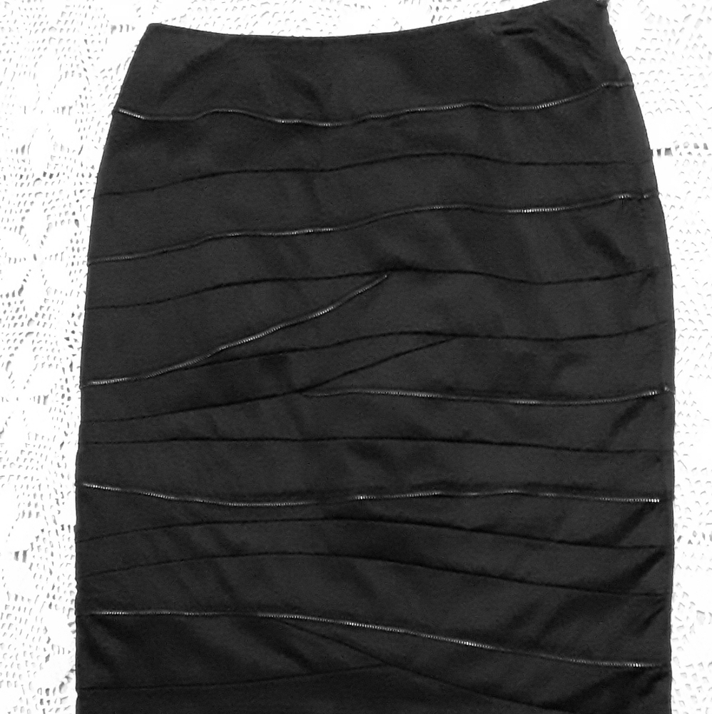 Kenar Women's Black Zipper Design Skirt Size:6